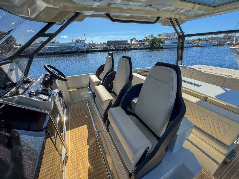 32ft De Antonio Yacht For Sale