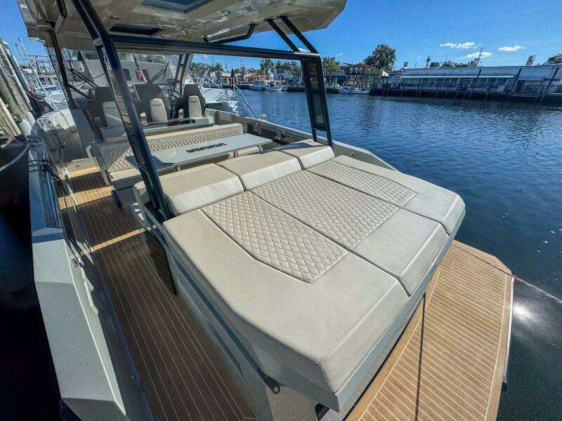 32ft De Antonio Yacht For Sale