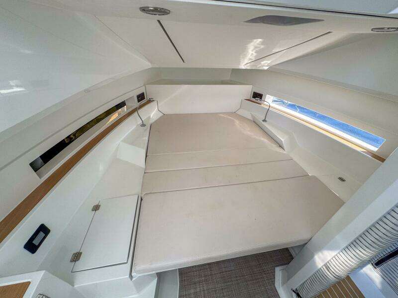 32ft De Antonio Yacht For Sale