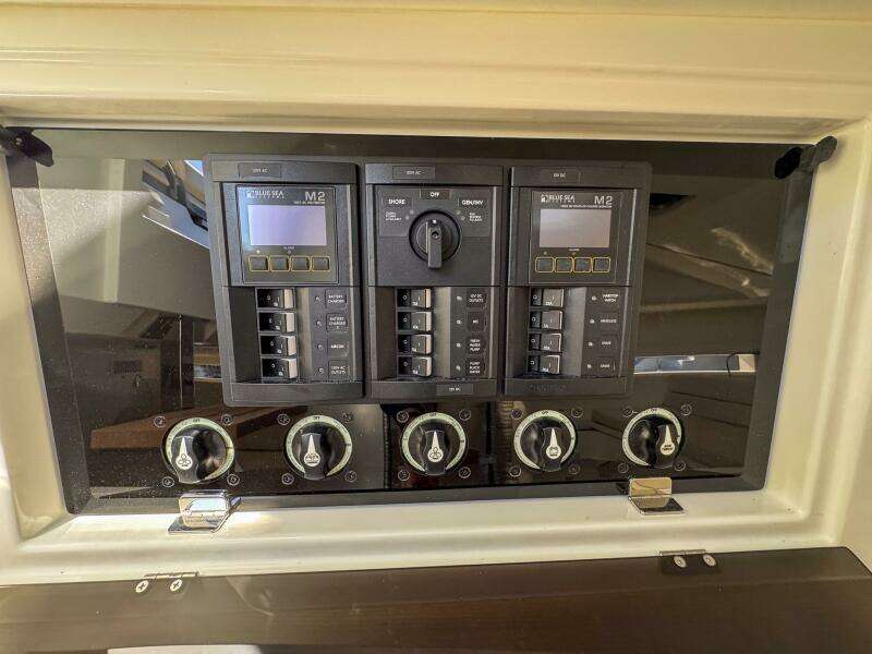 32ft De Antonio Yacht For Sale