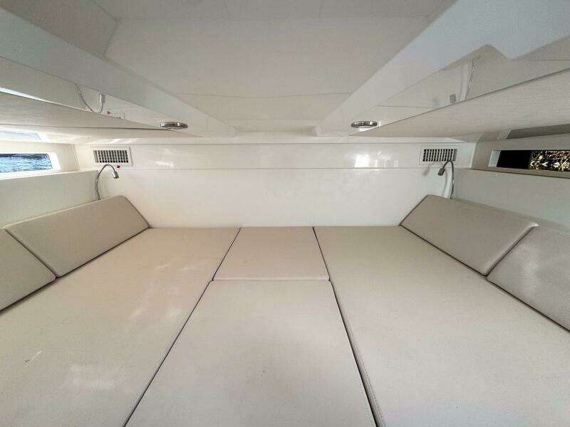 32ft De Antonio Yacht For Sale