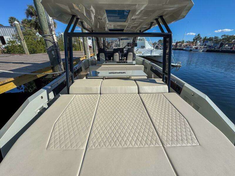 32ft De Antonio Yacht For Sale