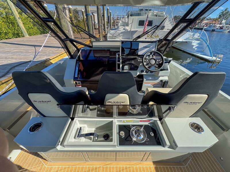 32ft De Antonio Yacht For Sale