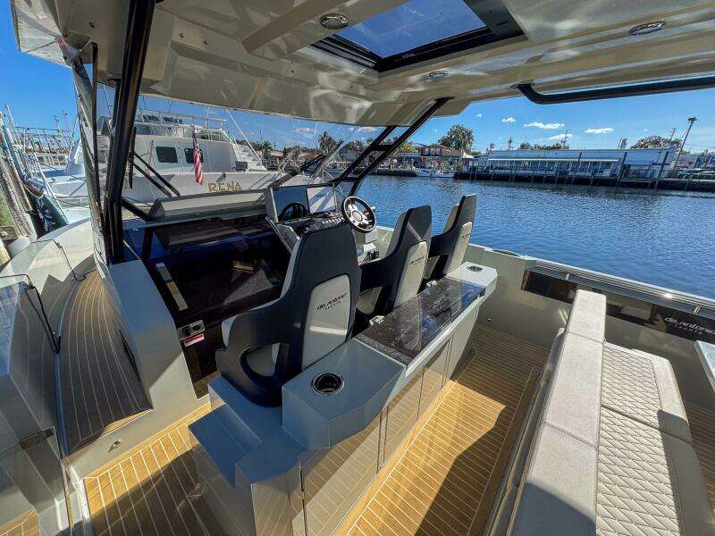 32ft De Antonio Yacht For Sale