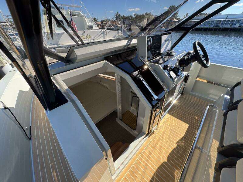 32ft De Antonio Yacht For Sale