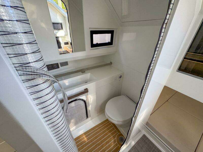 32ft De Antonio Yacht For Sale