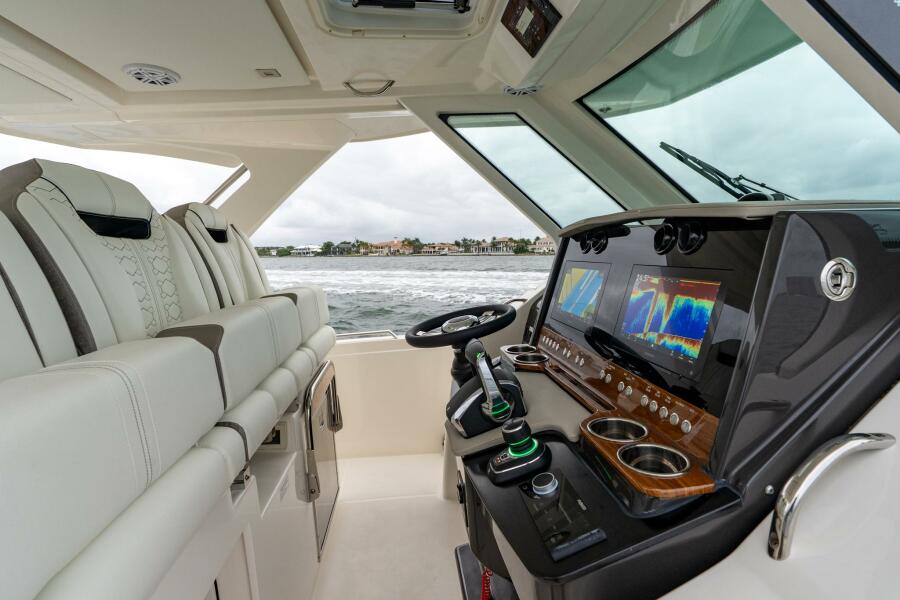 34' 2024 Tiara Sport 34 LS