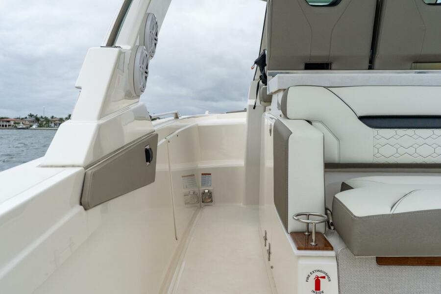 34' 2024 Tiara Sport 34 LS