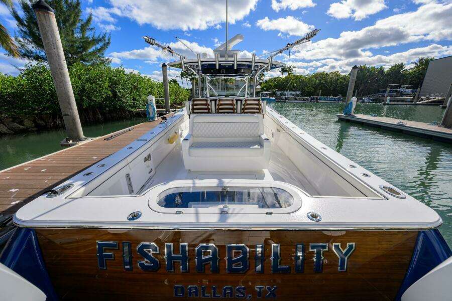 Valhalla 41 - Fishability - Transom Photo