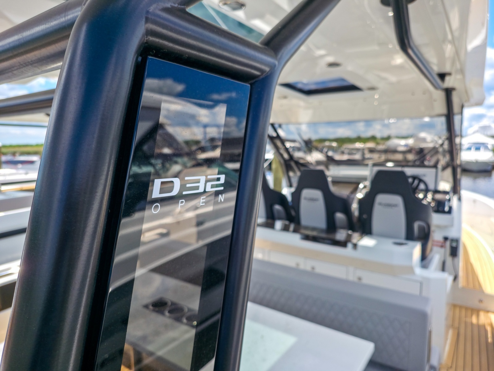 32ft De Antonio Yacht For Sale
