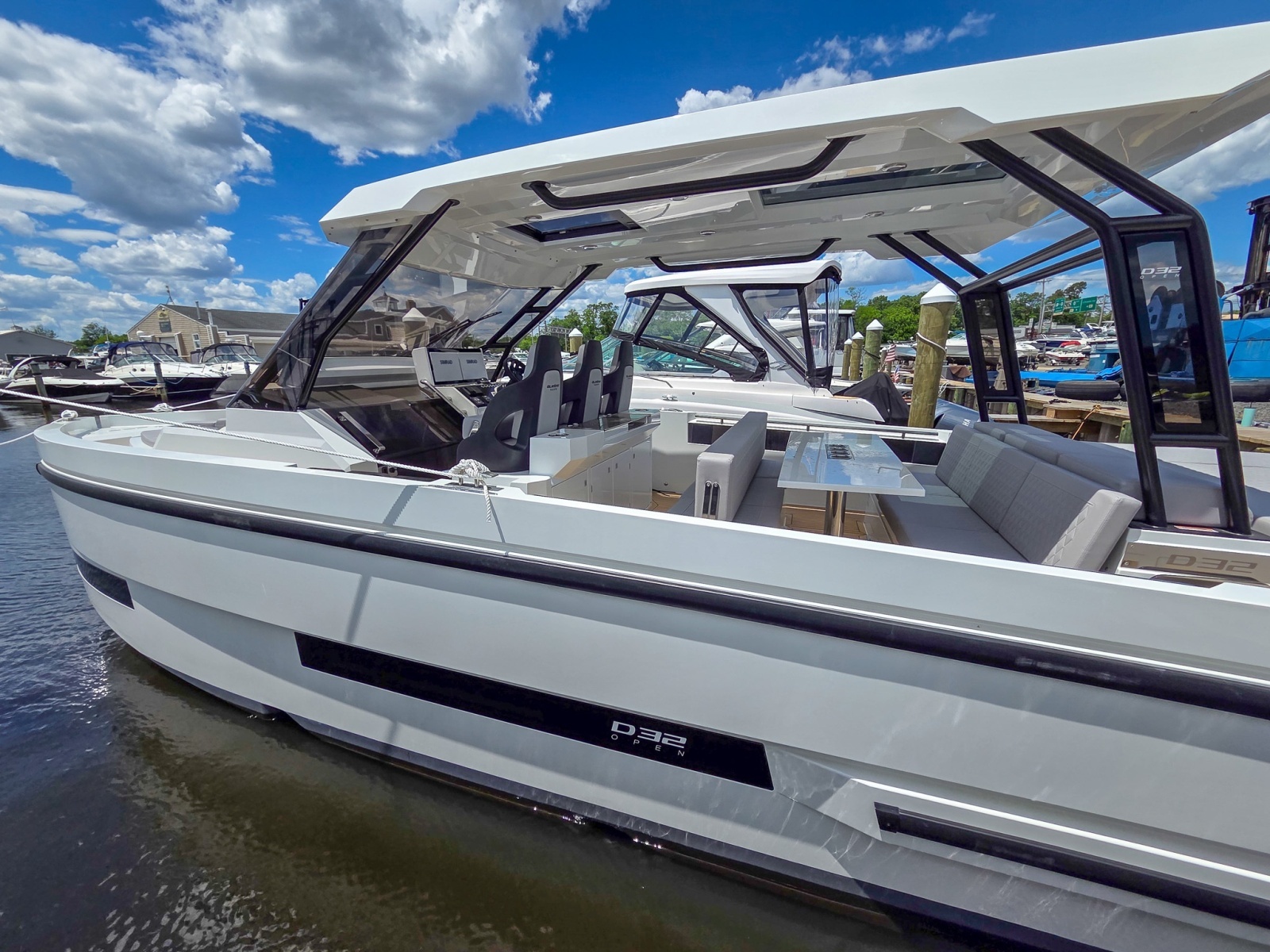 32ft De Antonio Yacht For Sale