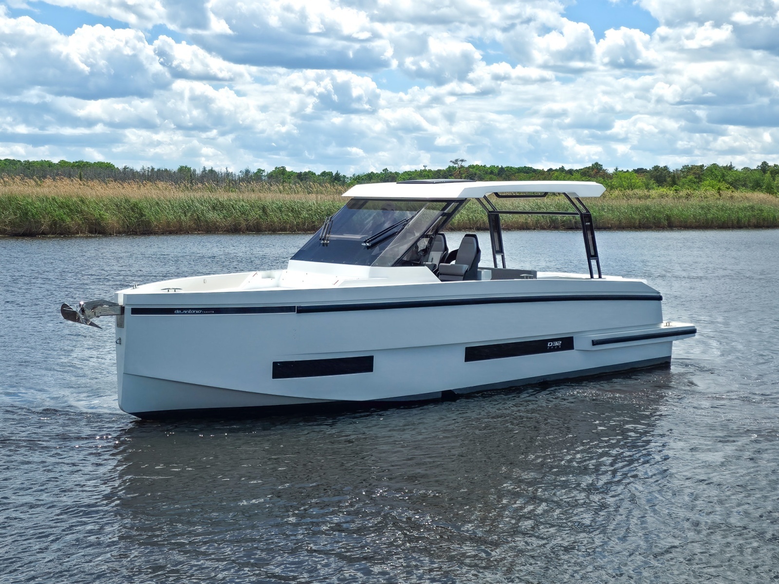 32ft De Antonio Yacht For Sale