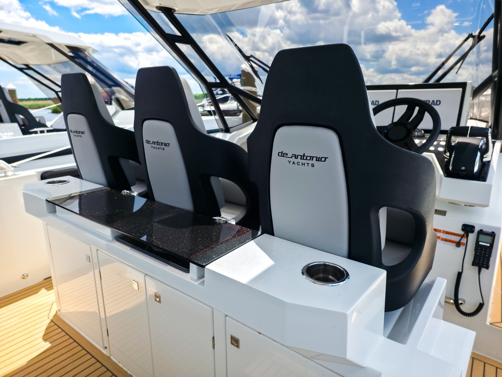 32ft De Antonio Yacht For Sale
