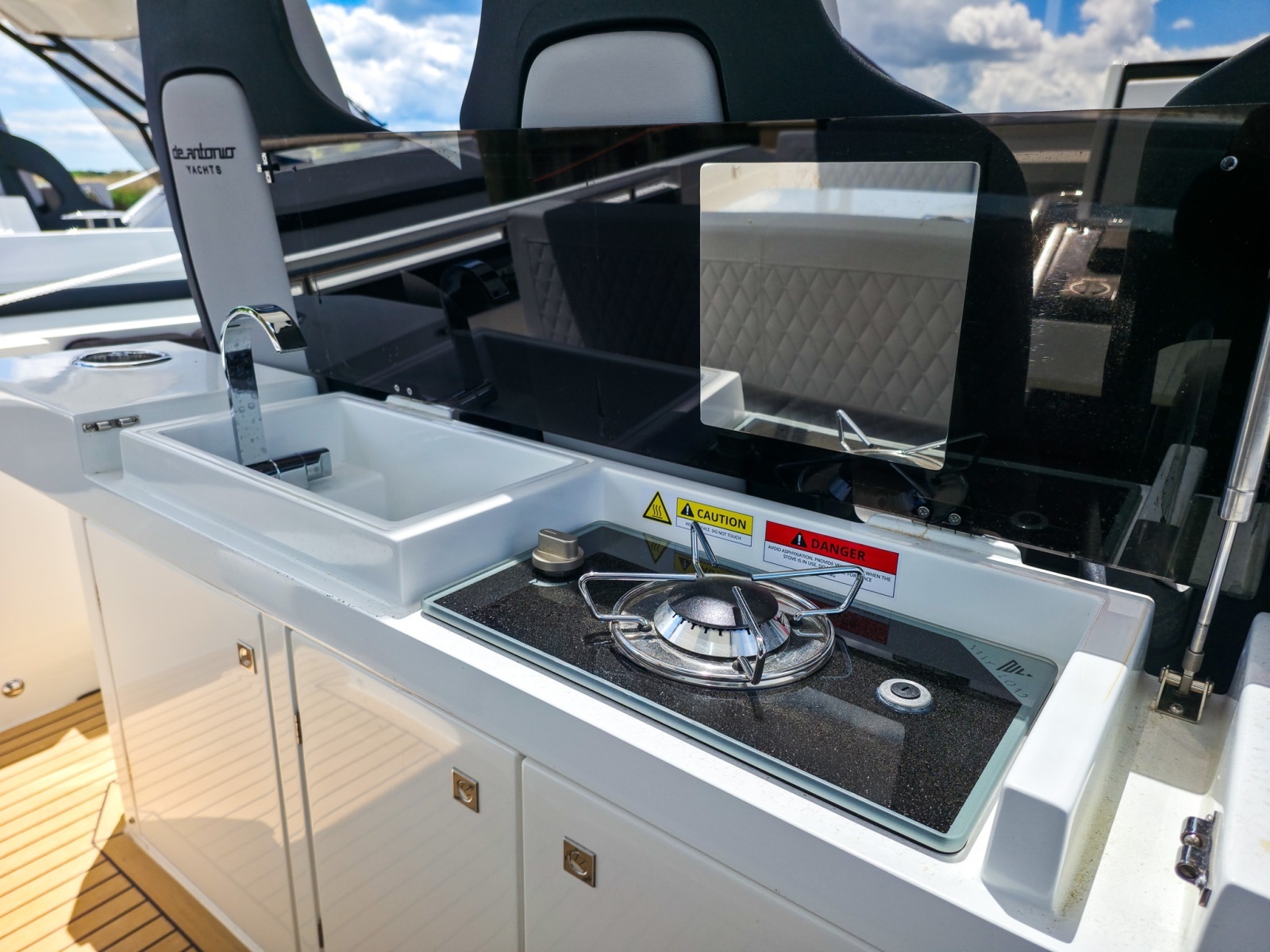 32ft De Antonio Yacht For Sale