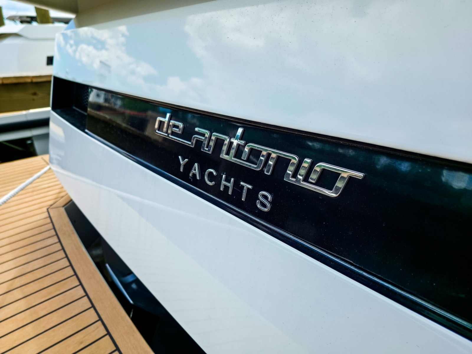 32ft De Antonio Yacht For Sale