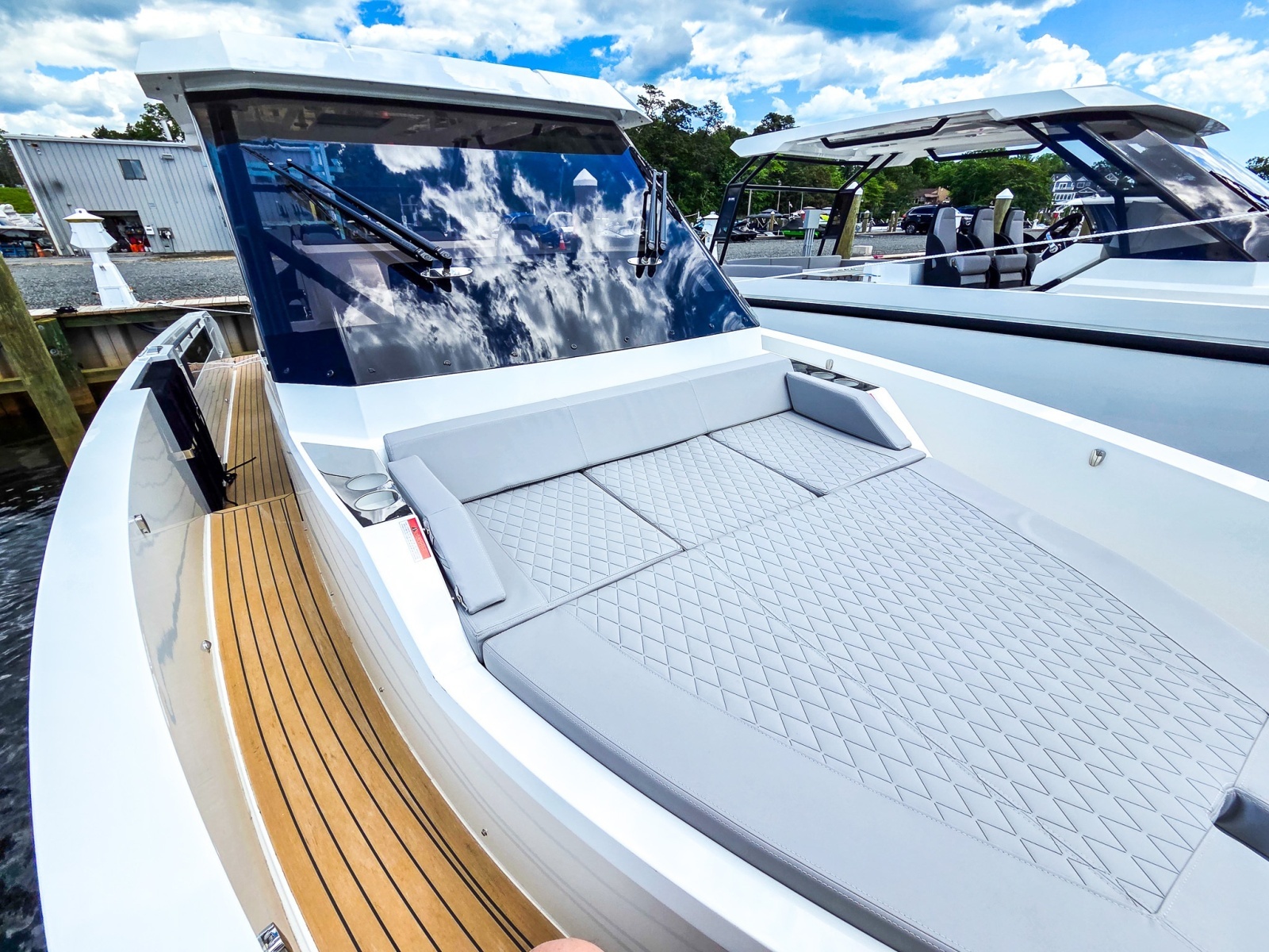 32ft De Antonio Yacht For Sale