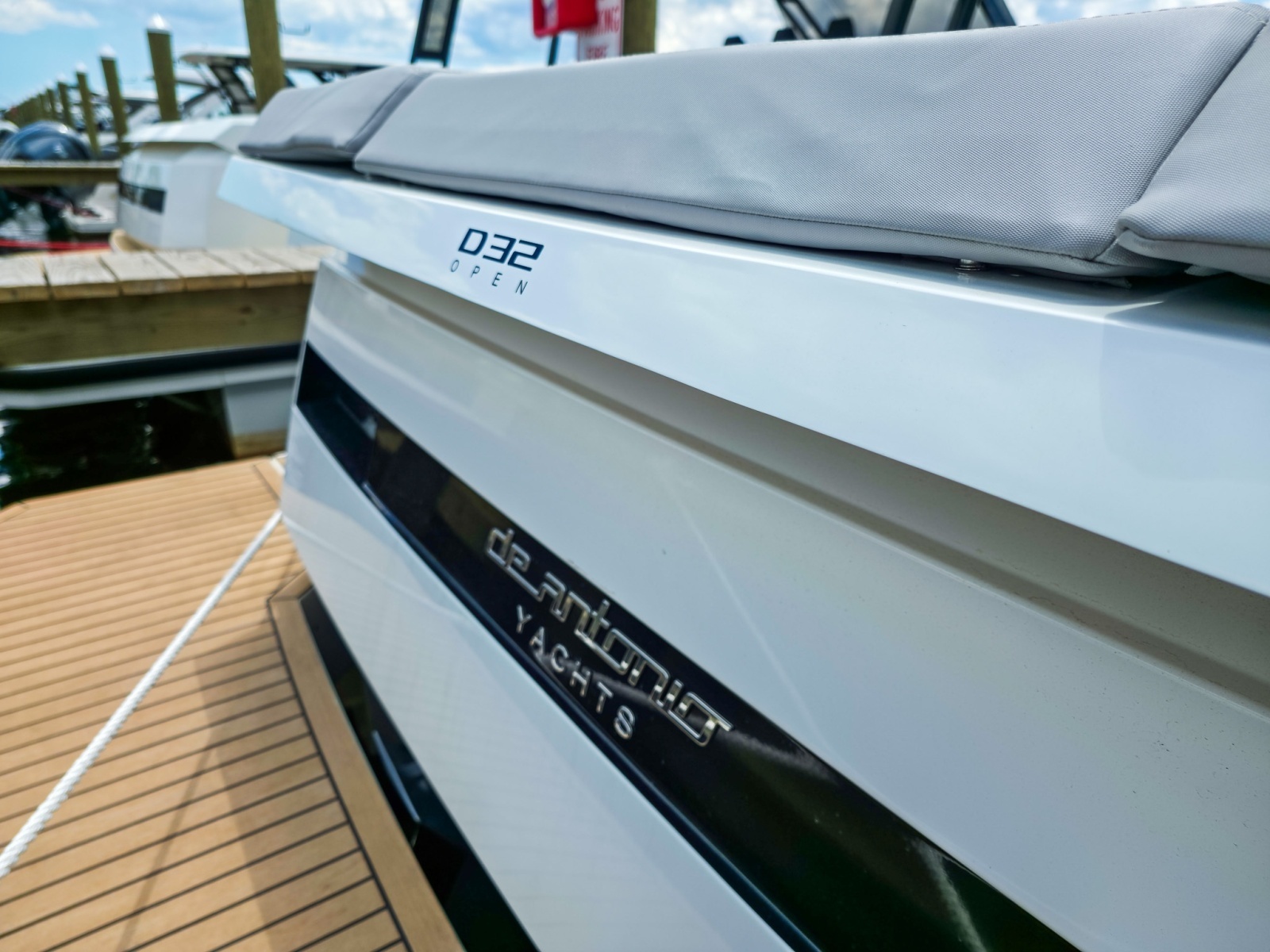 32ft De Antonio Yacht For Sale