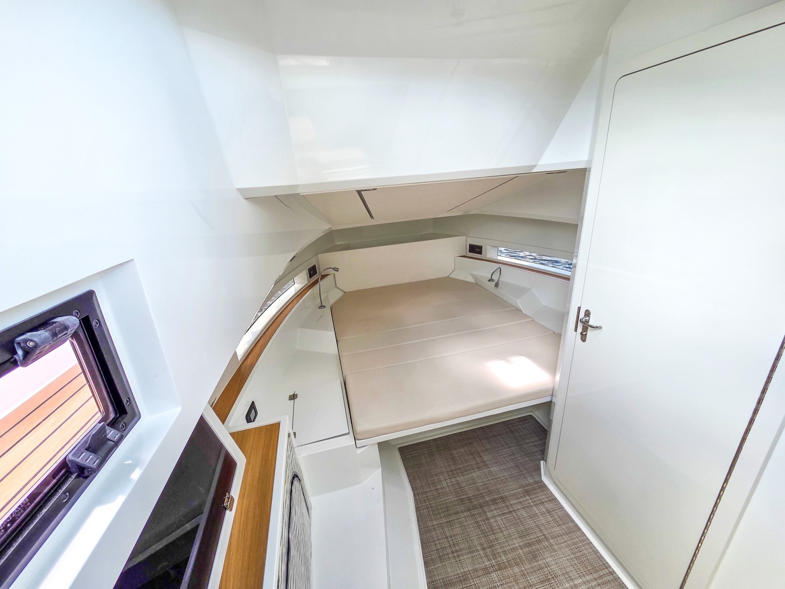32ft De Antonio Yacht For Sale