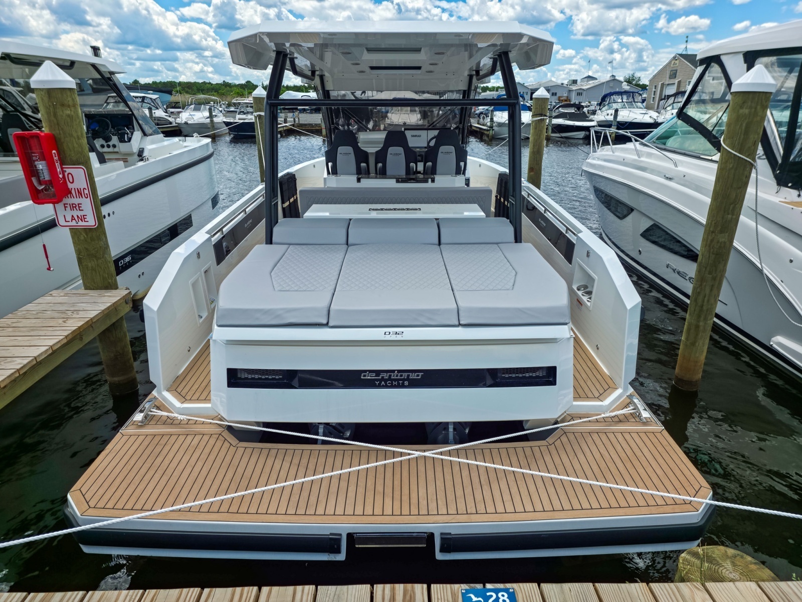 32ft De Antonio Yacht For Sale