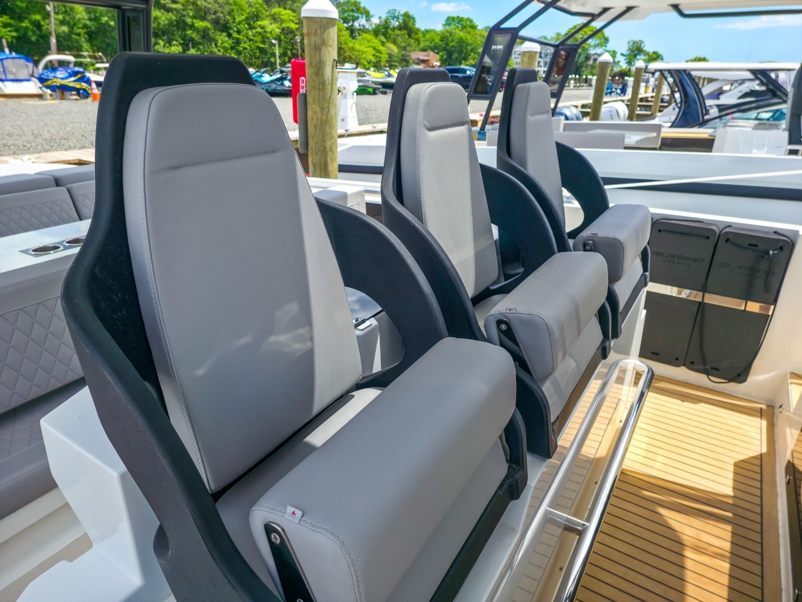 32ft De Antonio Yacht For Sale