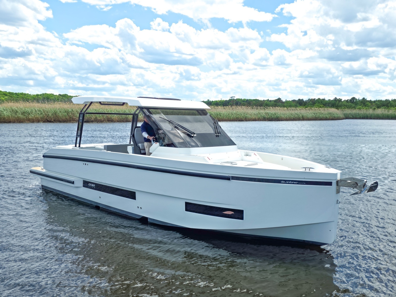 32ft De Antonio Yacht For Sale