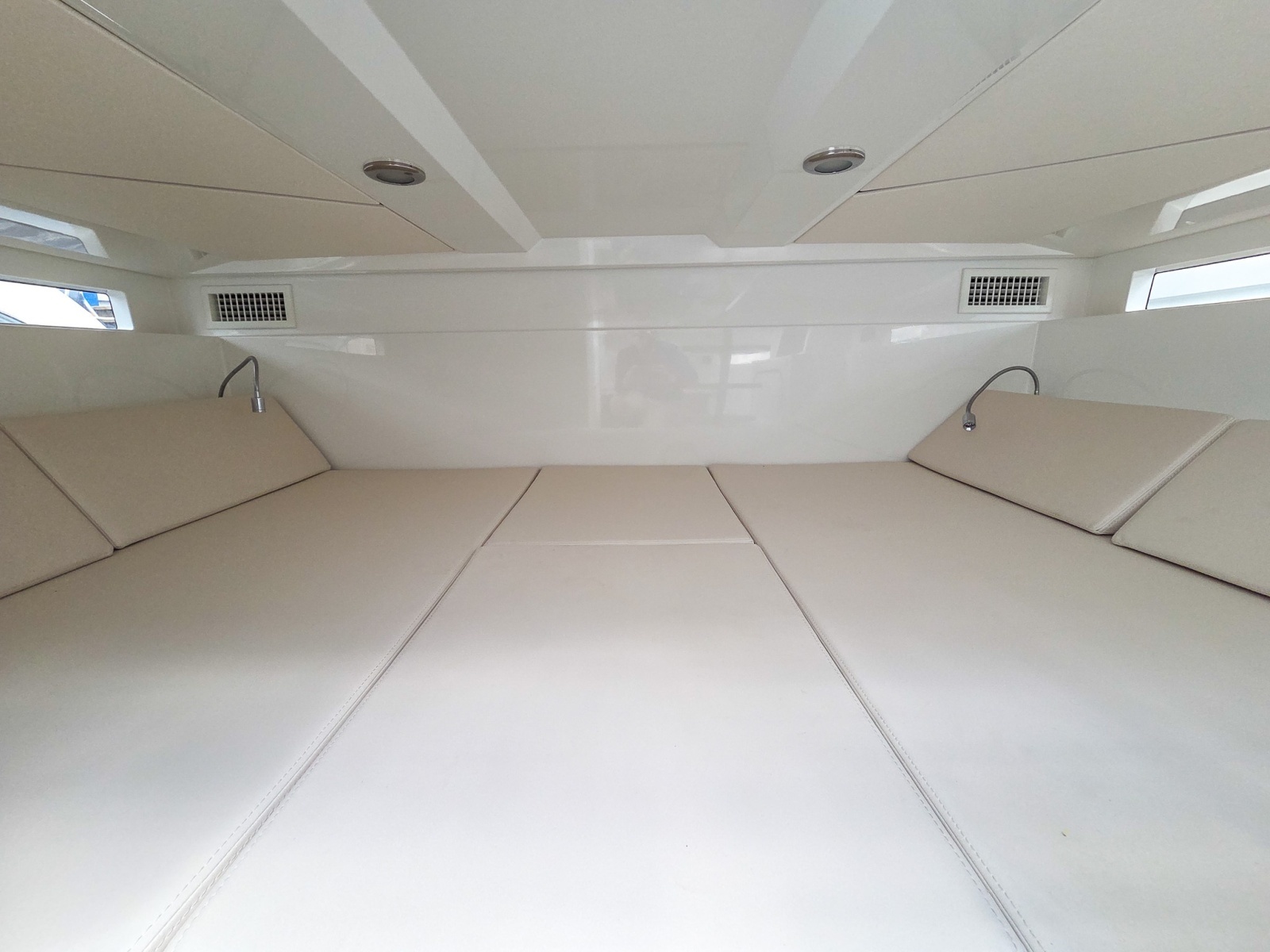 32ft De Antonio Yacht For Sale