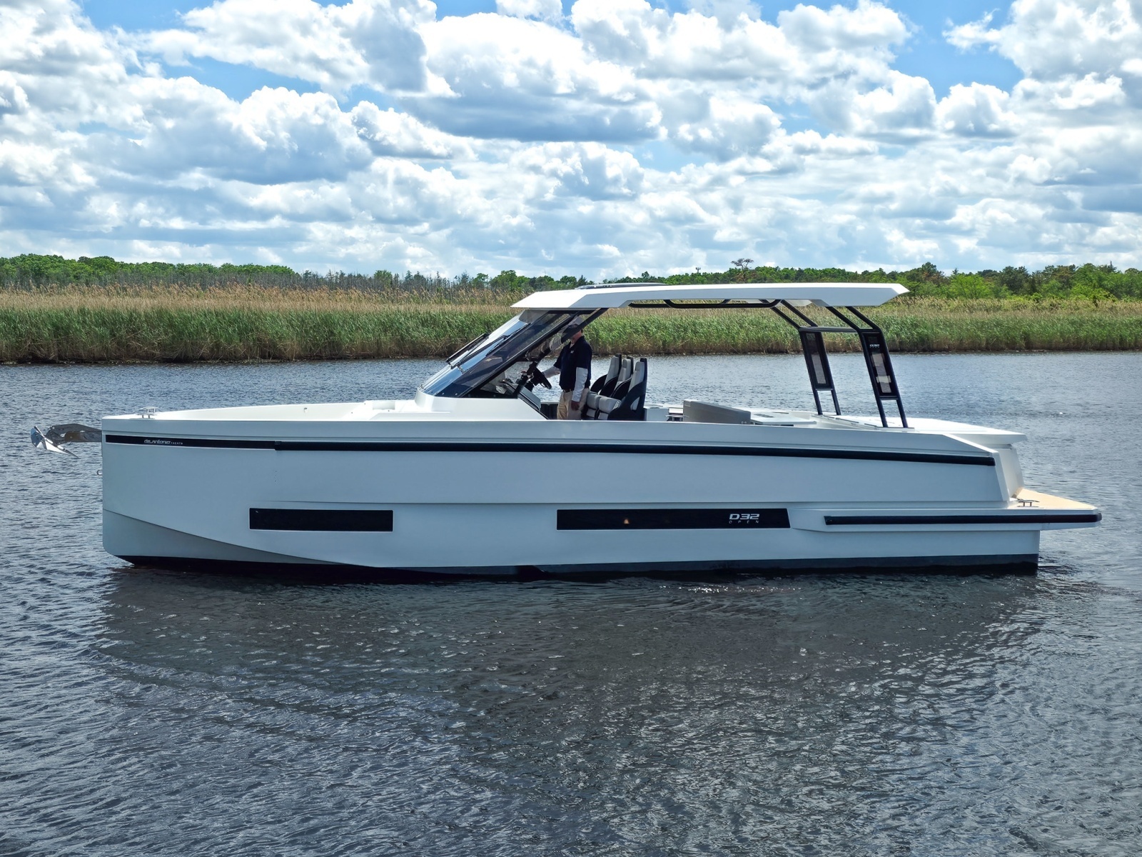 32ft De Antonio Yacht For Sale