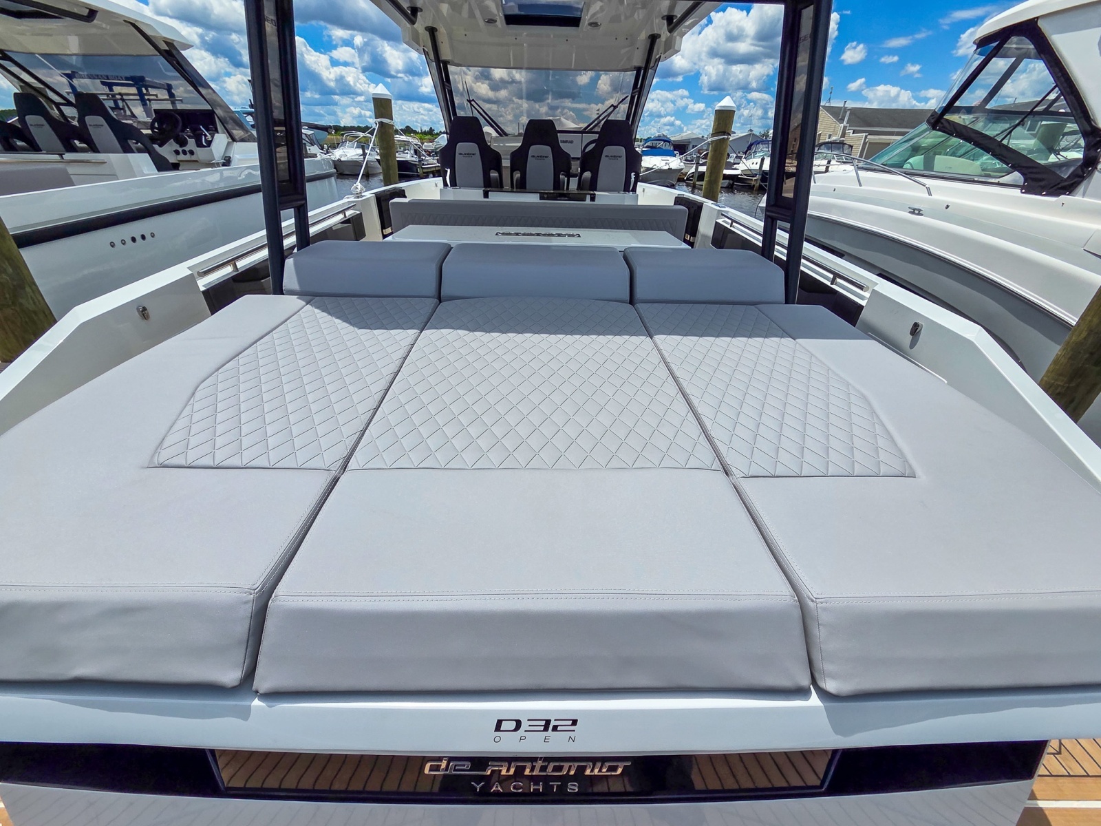 32ft De Antonio Yacht For Sale