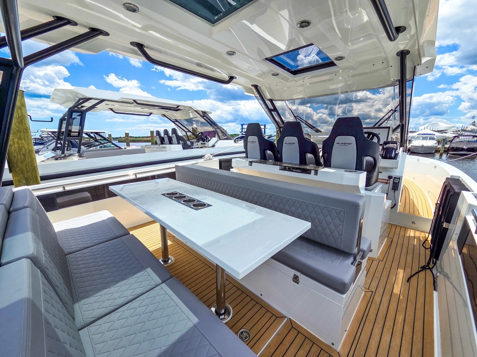 32ft De Antonio Yacht For Sale