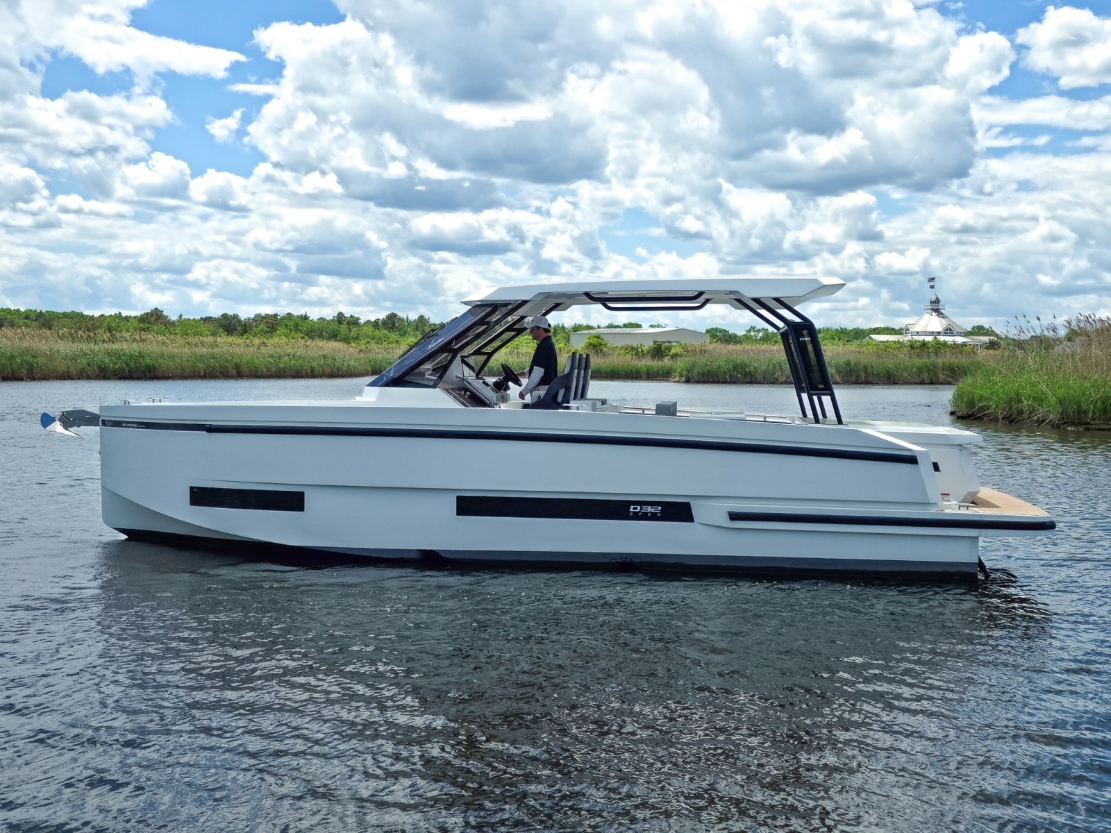 32ft De Antonio Yacht For Sale