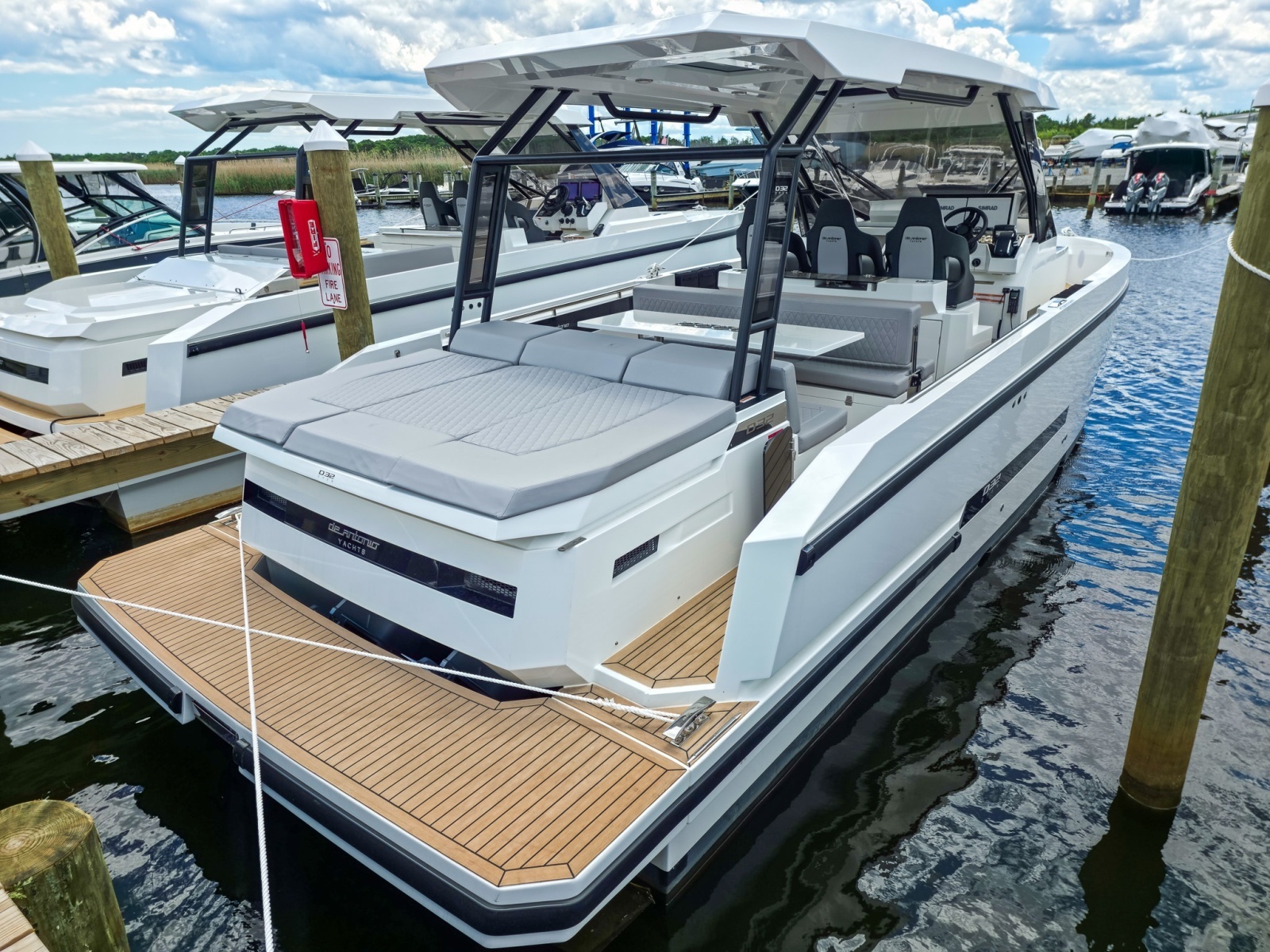 32ft De Antonio Yacht For Sale