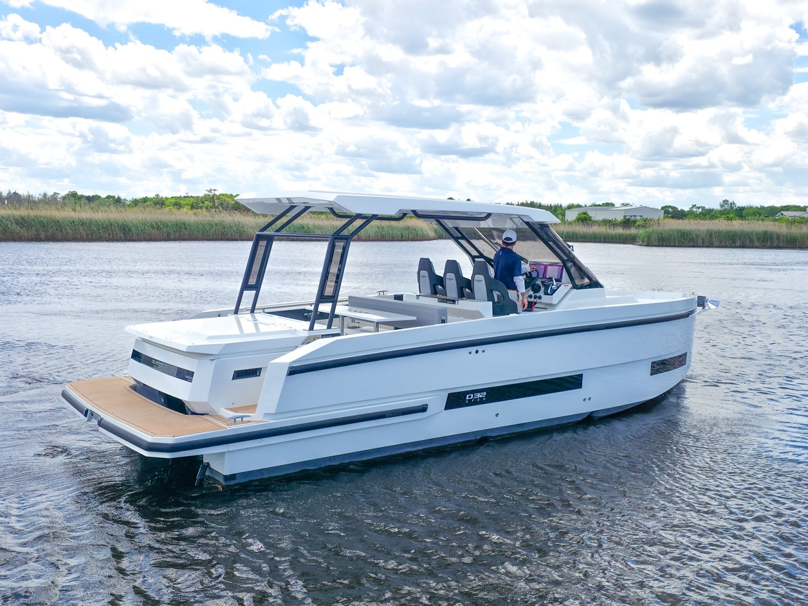 32ft De Antonio Yacht For Sale