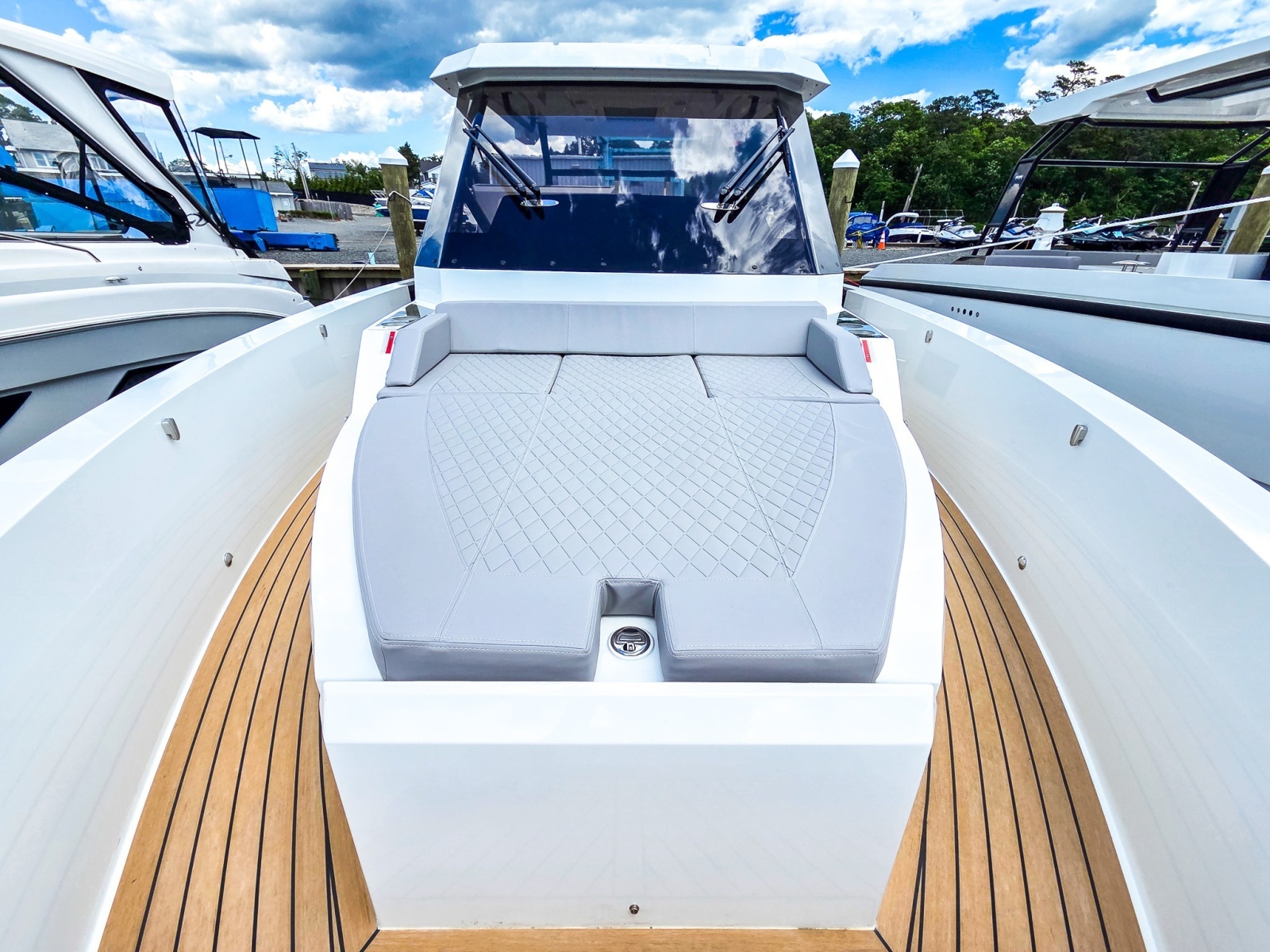 32ft De Antonio Yacht For Sale