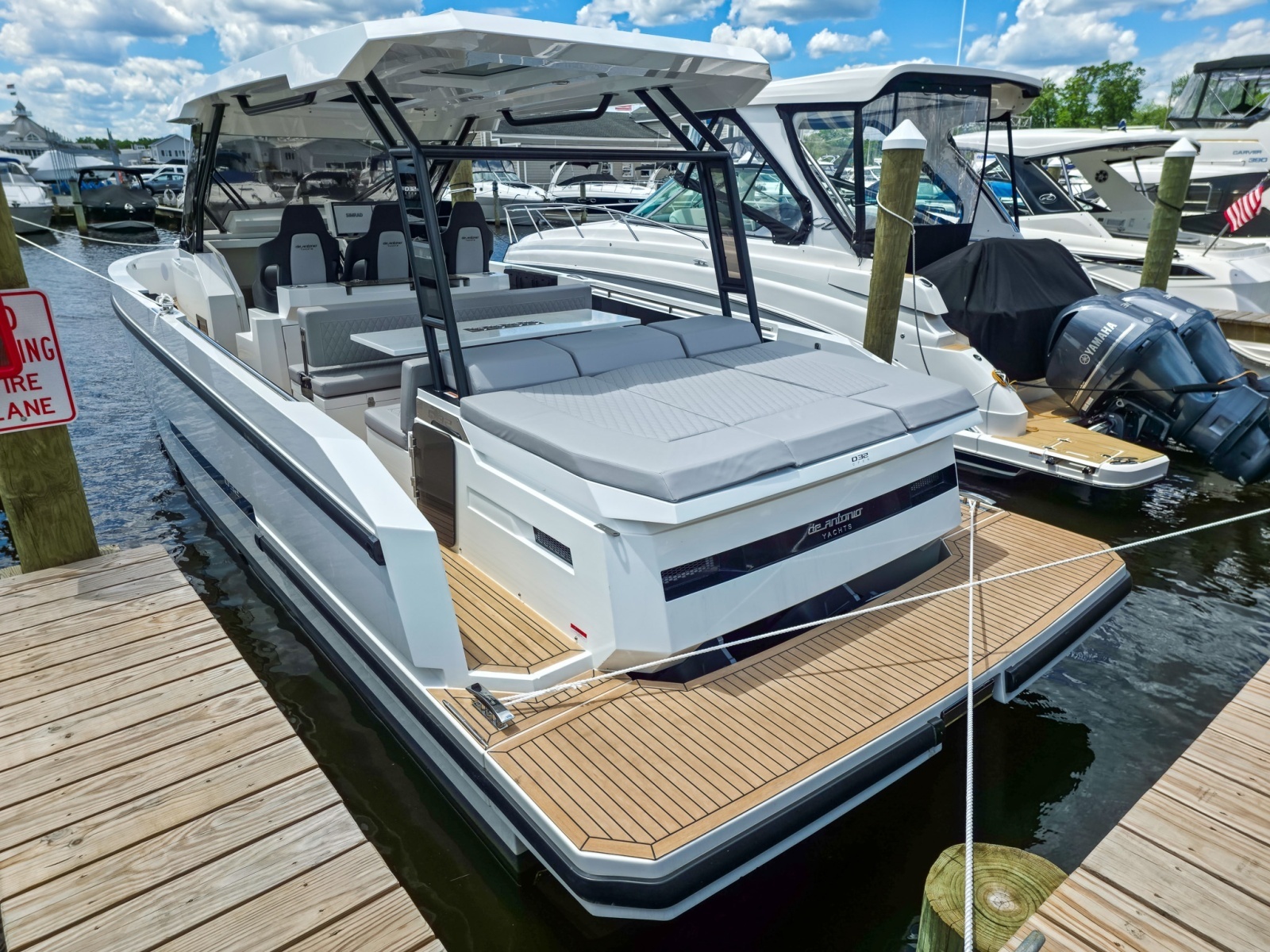 32ft De Antonio Yacht For Sale