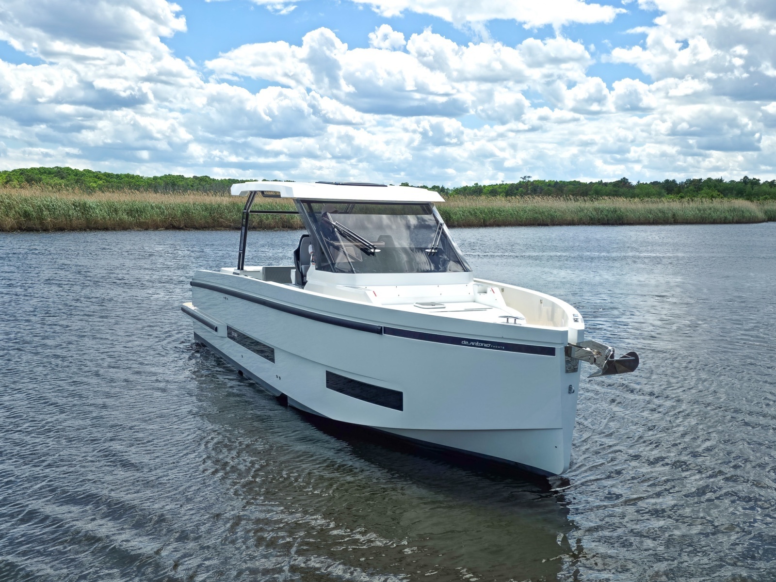 32ft De Antonio Yacht For Sale
