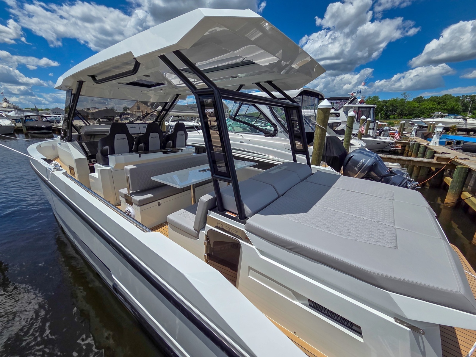 32ft De Antonio Yacht For Sale