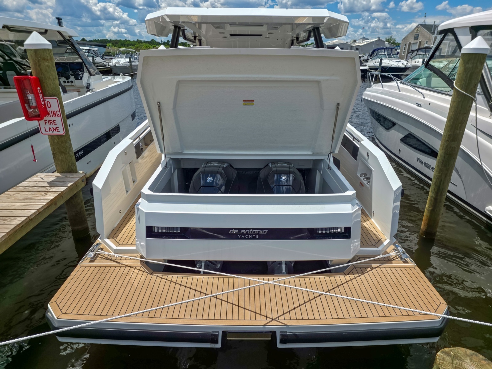 32ft De Antonio Yacht For Sale