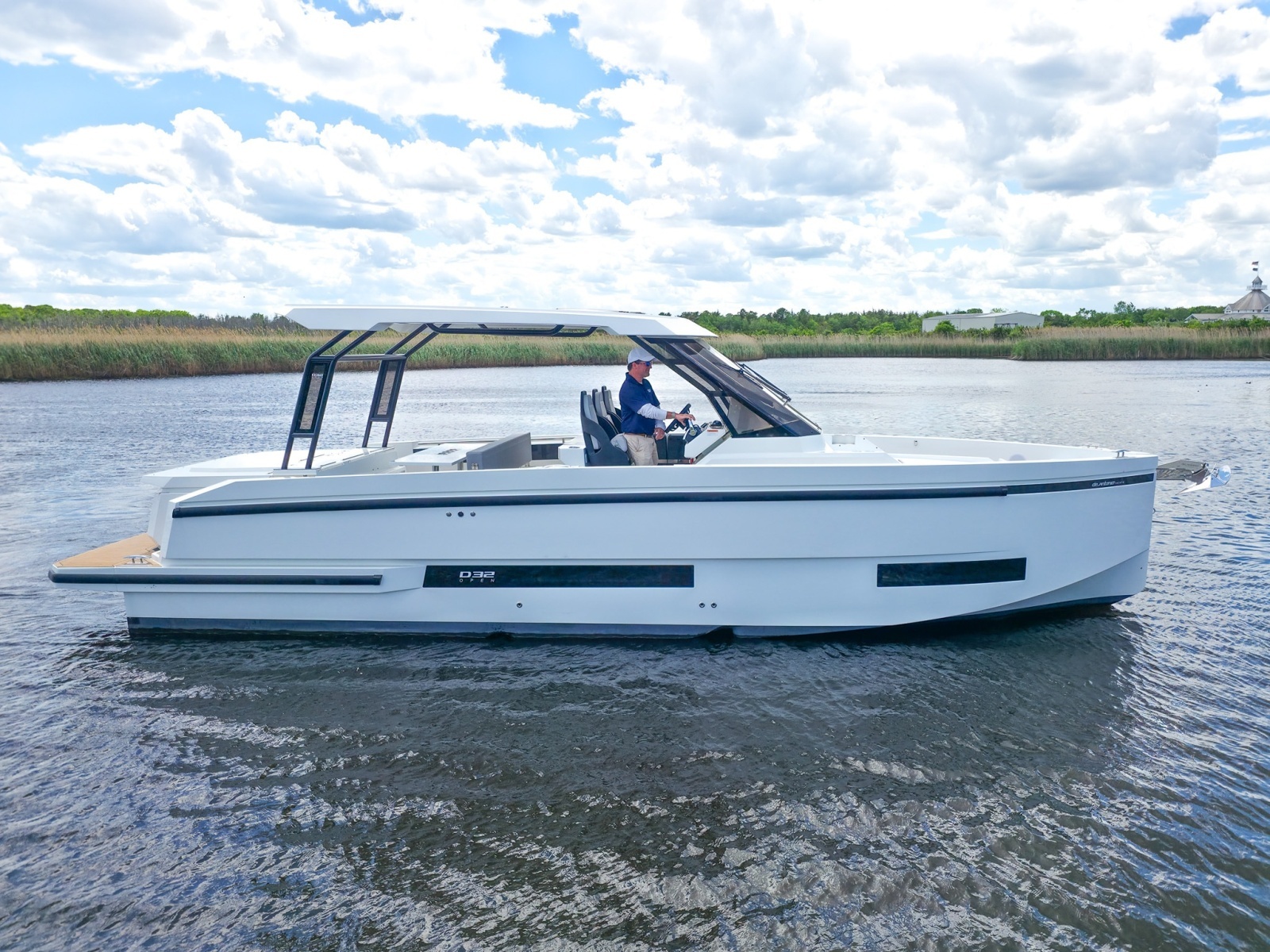 32ft De Antonio Yacht For Sale