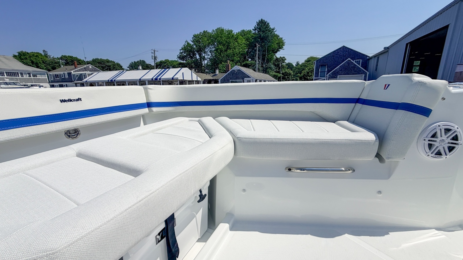 2027 Wellcraft 28 T-Top