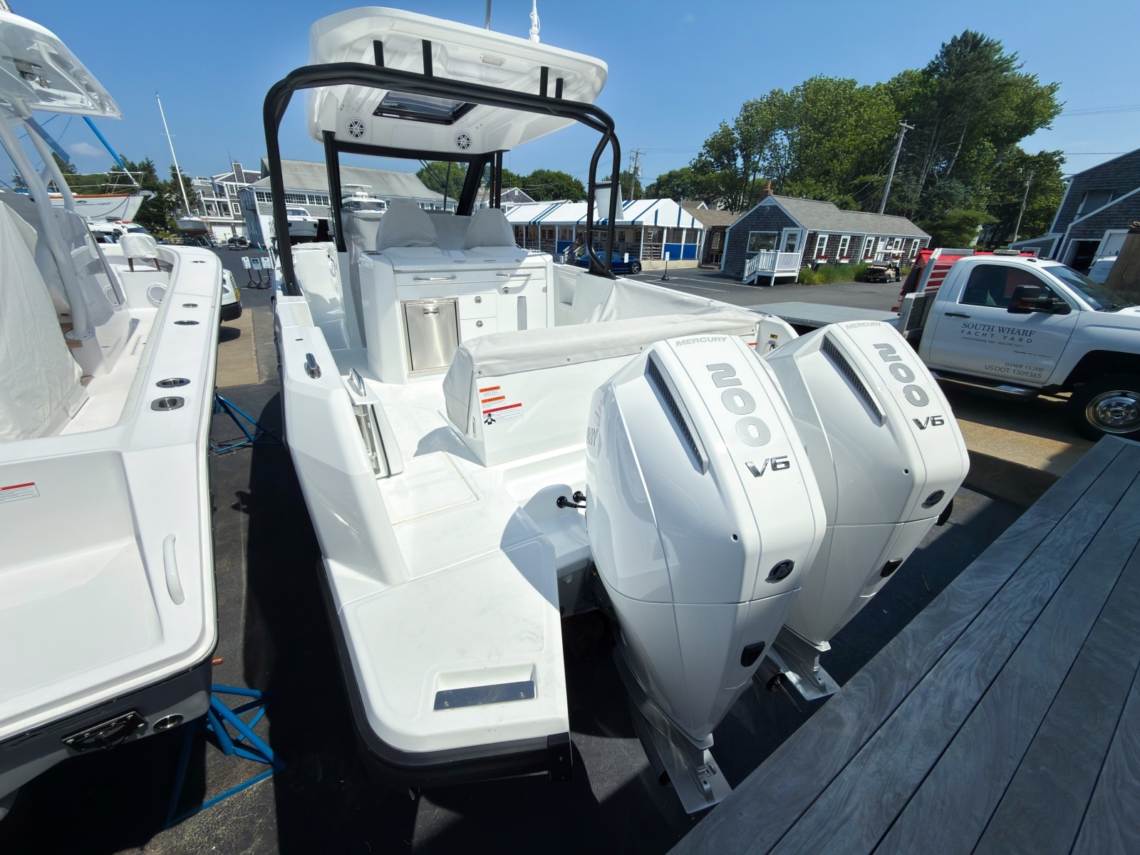 2027 Wellcraft 28 T-Top