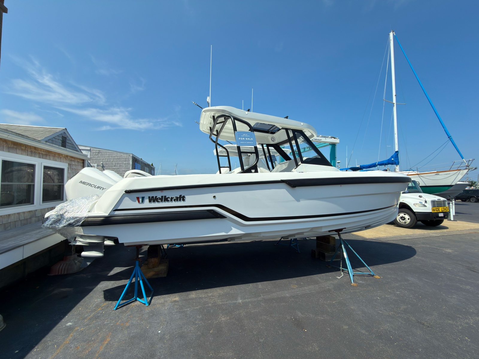 2027 Wellcraft 28 T-Top