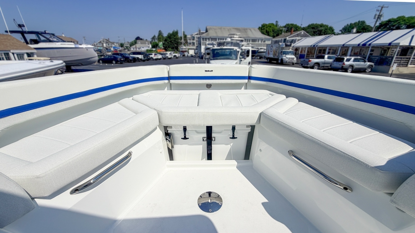 2027 Wellcraft 28 T-Top