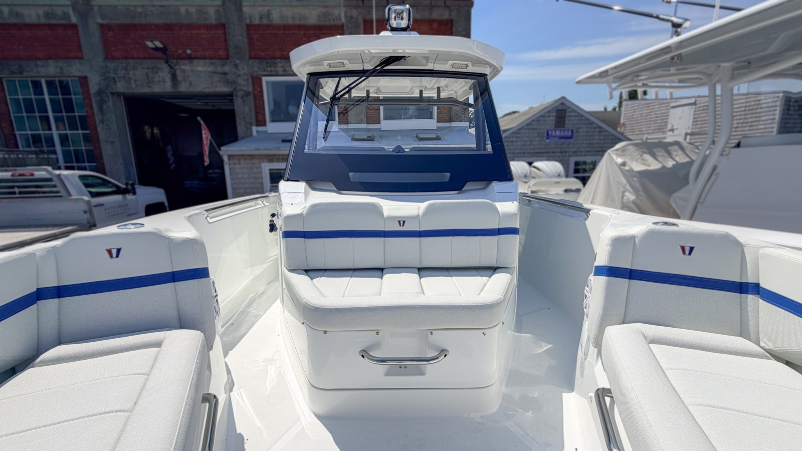 2027 Wellcraft 28 T-Top