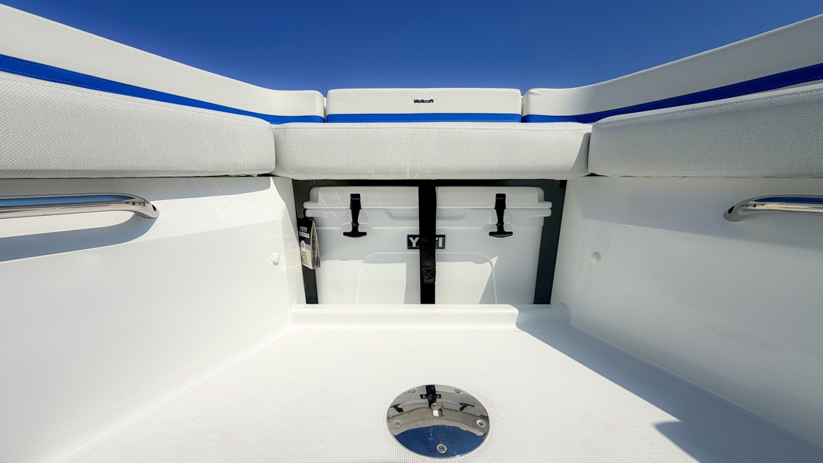 2027 Wellcraft 28 T-Top