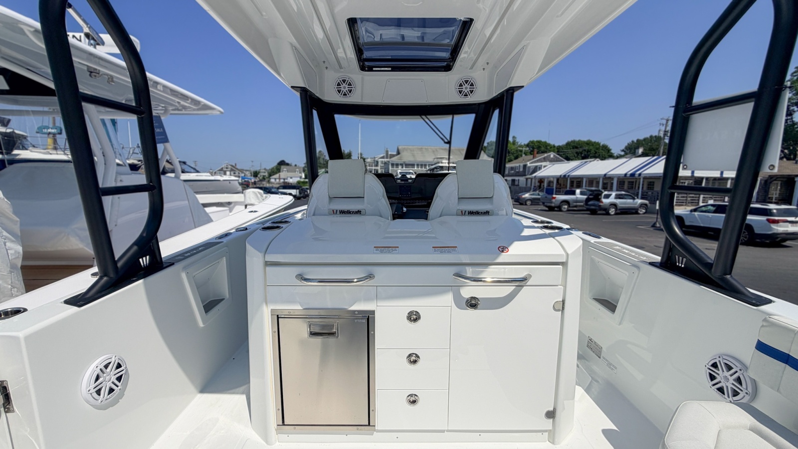 2027 Wellcraft 28 T-Top