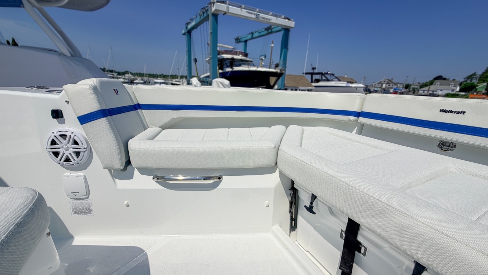 2027 Wellcraft 28 T-Top