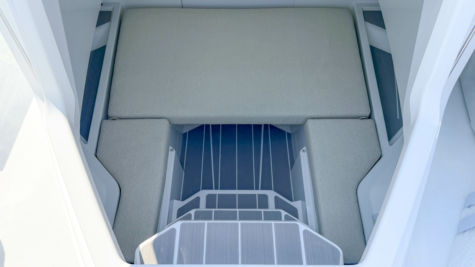 2027 Wellcraft 28 T-Top