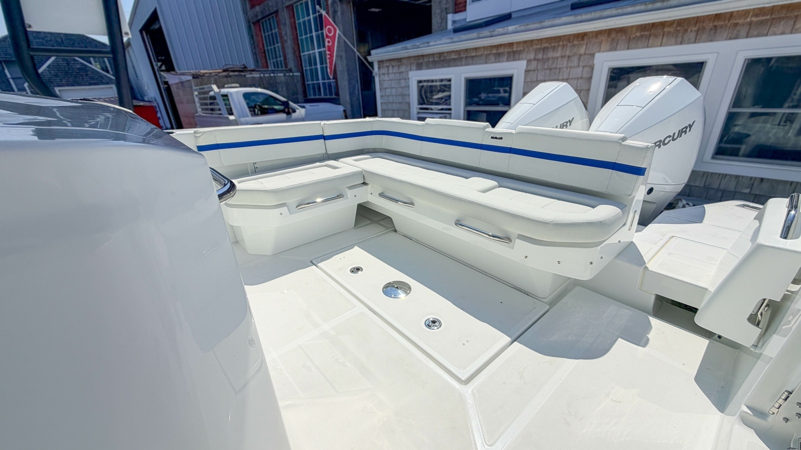 2027 Wellcraft 28 T-Top