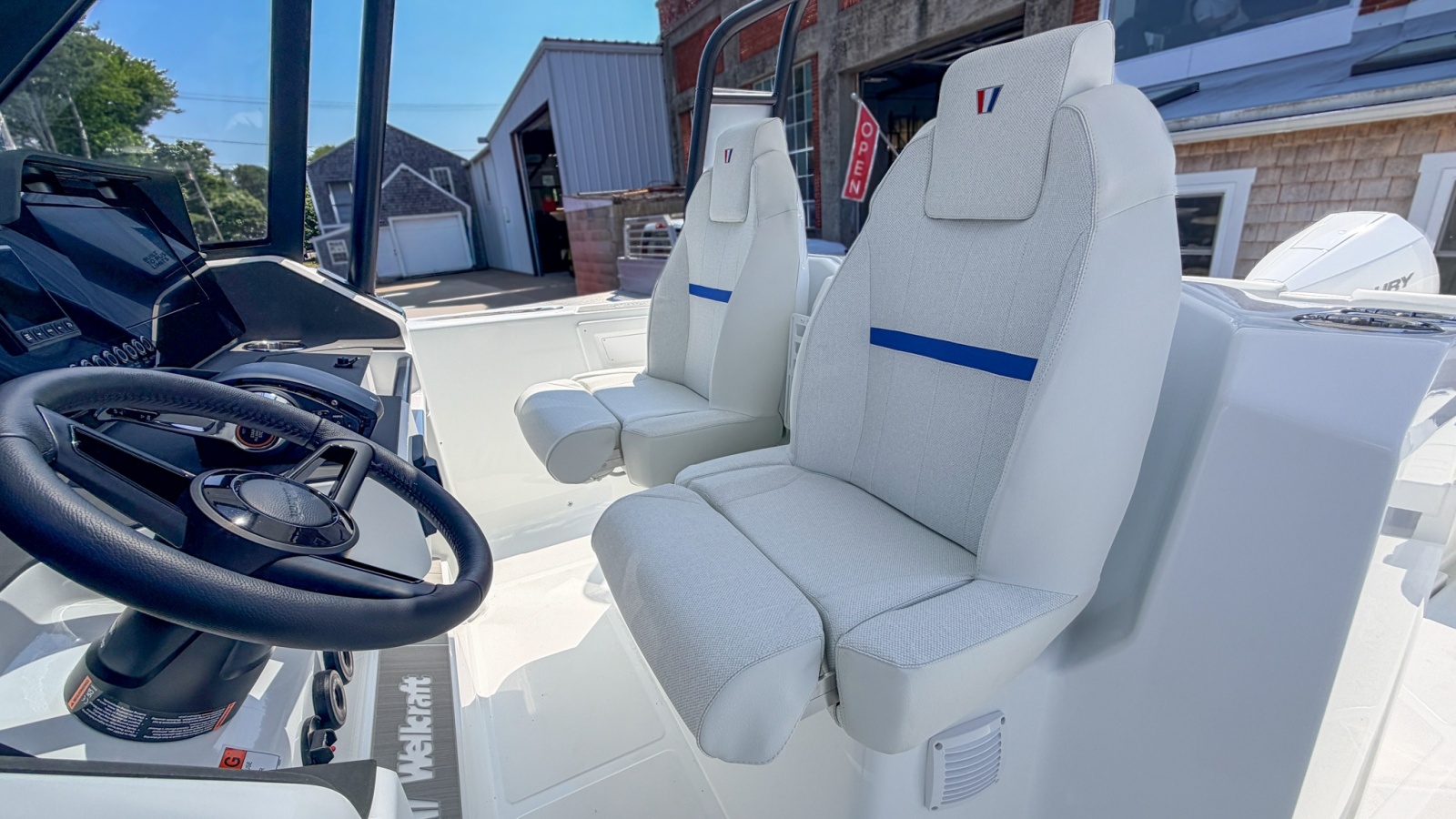 2027 Wellcraft 28 T-Top