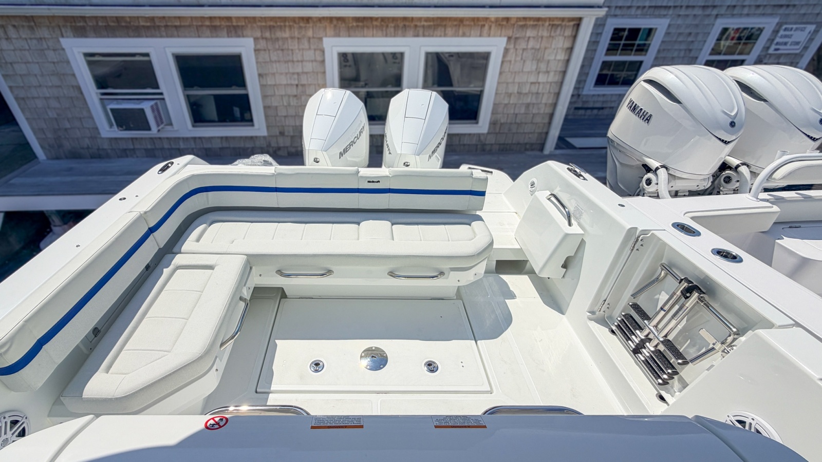 2027 Wellcraft 28 T-Top